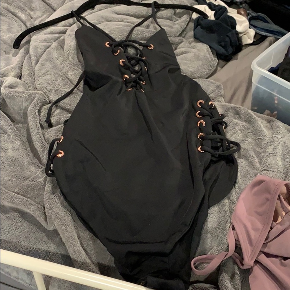 One piece bathing suit - Picture 4 of 4